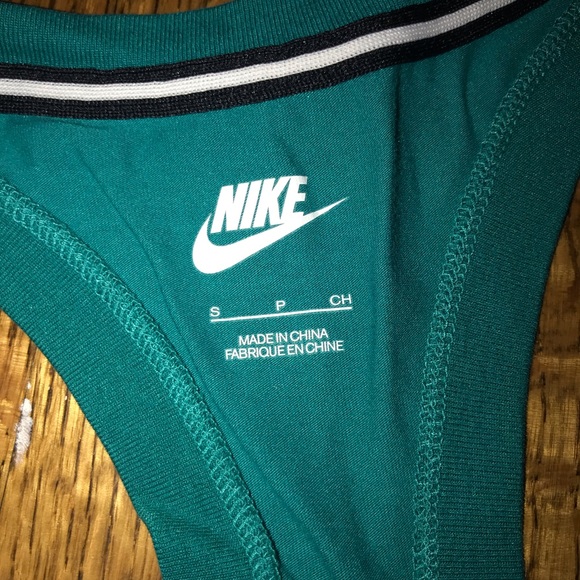 NIKE women’s athletic tank - Picture 3 of 4